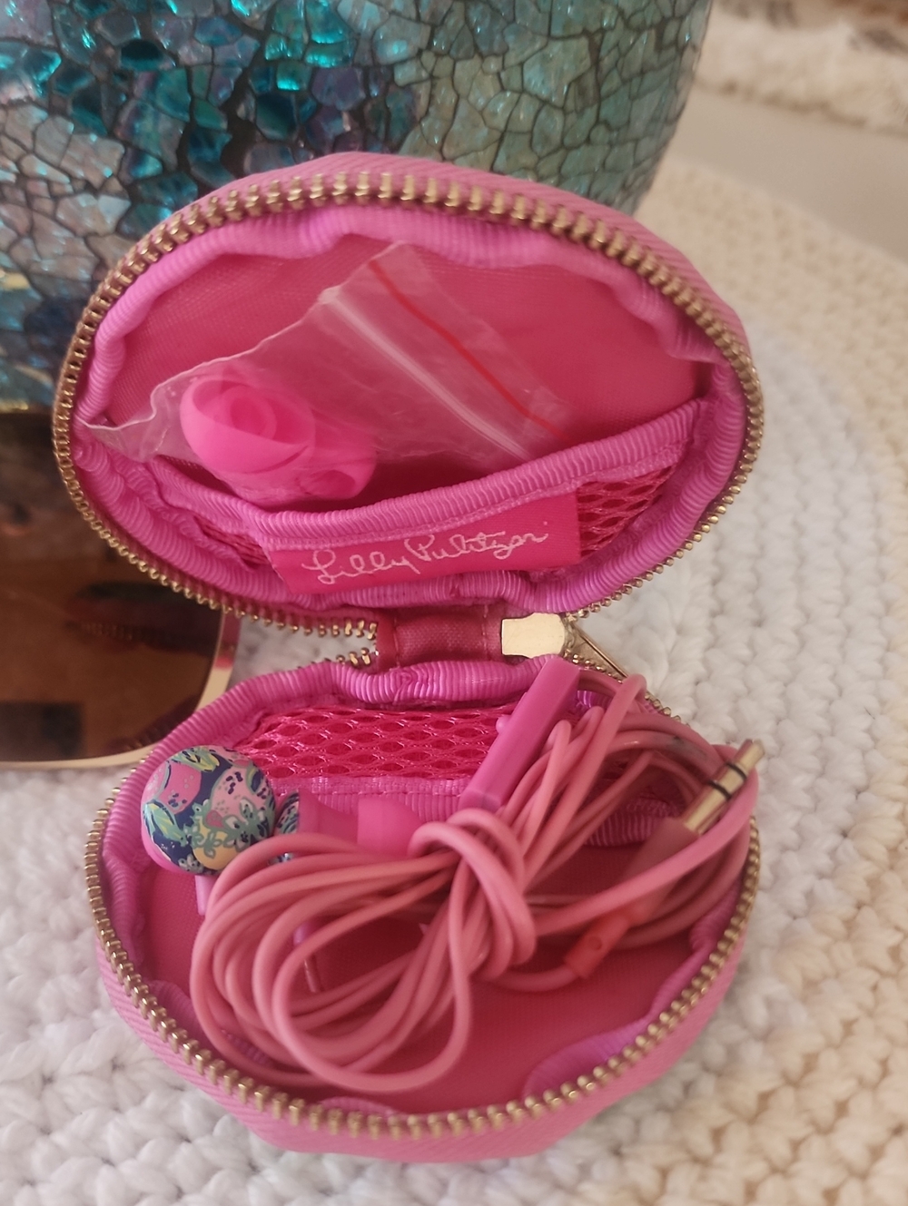 Lilly Pulitzer Pink Round Earbuds In  Floral Travel Case